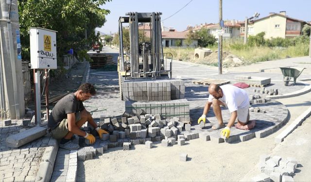 BURHANİYE’DE YOL YAPIM VE ONARIM ÇALIŞMALARI KESİNTİSİZ SÜRÜYOR