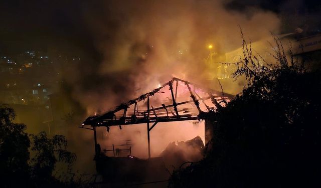 Saraylarda yangın! İtfaiye şoförü yok iddiası Adalıları ayağa kaldırdı