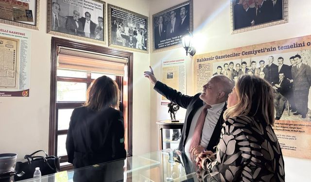 İGC Başkanı Gappi’ye 138 Yıllık Tarihi Hediye