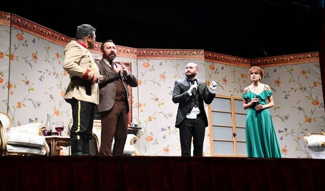 Balıkesir Şehir Tiyatrosu ilk ayında tam not aldı