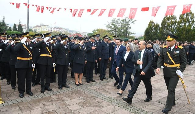 29 Ekim kutlamaları Kurtdereli Spor Salonun'da