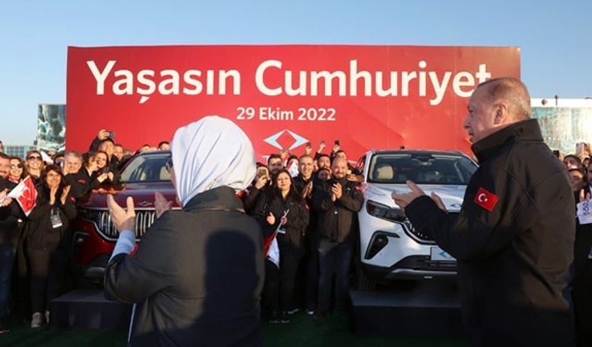 İşte merakla beklenen TOGG&#039;un renkleri ve modelleri!
Türkiye&#039;nin büyüleyici güzelliklerinden ilham alarak tasarlanan Togg otomobil modelleri ve renkleri Cumhurbaşkanı Erdoğan&#039;ın Togg Gemlik Kampüsü Açılış Töreni&#039;ndeki açıklamaları sonrasında gündeme geldi.
