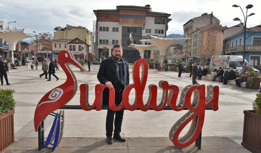 Ustalık Döneminde Sındırgı Altın Çağını Yaşıyor. 2004 yılında termal turizm ve tarımla kalkınma olarak belirlenen hedefler doğrultusunda yürütülen çalışmalar ile Sındırgı Belediye başkanı Ekrem Yavaş, peşi sıra hayata geçirdiği projelerle Yağcıbedir&#039;in merkezini parlayan bir yıldız haline getirdi.