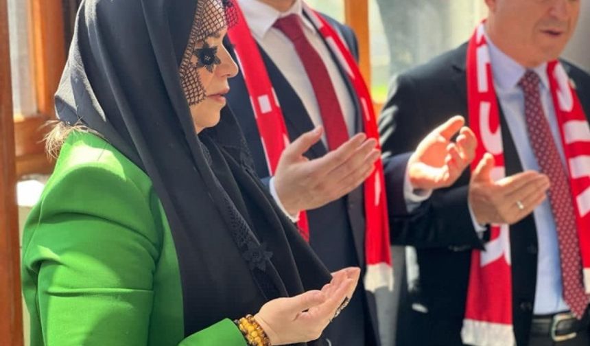 Milletvekili adayları Belgin Uygur, Mustafa Canbey, Pakize Mutlu Aydemir, Ali Taylan Öztaylan, İsmail Ok, Ahmet Gür, Fatih Güngör, Mehmet Aydemir ve Eşref Uslu, ilçe belediye başkanları ve çok sayıda partili, cuma namazının ardından Zağnos Paşa Türbesi&#039;nde dua etti.
