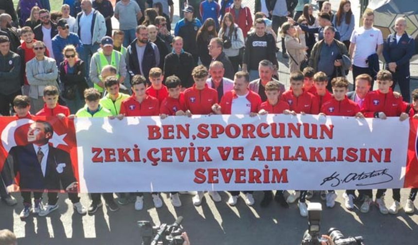Balıkesir Büyükşehir Belediyesi, 44 yıl boyunca şehrin spor yaşamına katkı sunan Ali Hikmet Paşa Tesisleri’ni, 3 yıl süren çalışmalarının ardından tam donanımlı ve modern bir spor ve sağlıklı yaşam kompleksine dönüştürdü. 