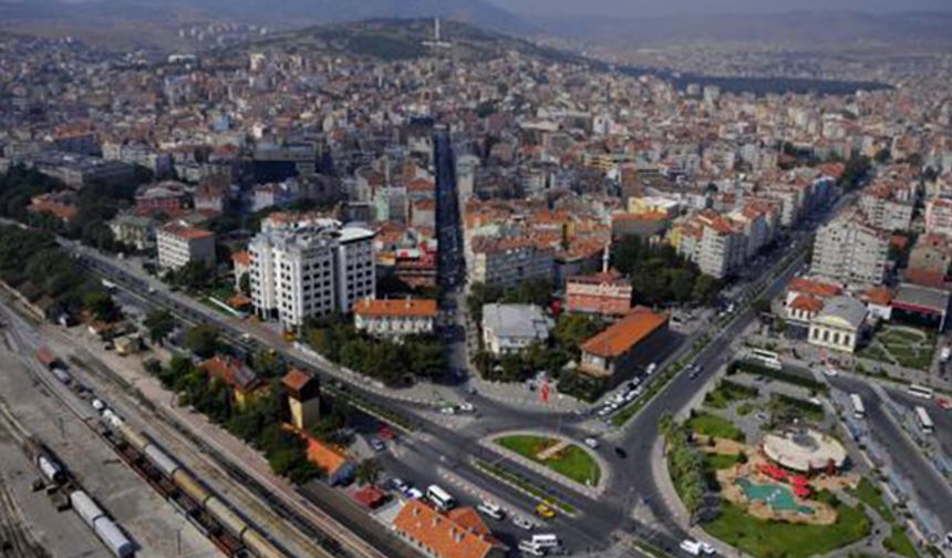 Türkiye'nin nüfusu 292 bin 567 kişi artarak 85 milyon 664 bin 944 kişi oldu. Balıkesir nüfusu da 1 milyon 276 bin 96 kişi olarak verilere yansıdı. Balıkesir nüfusu bir yılda 2 bin 577 kişi arttı.