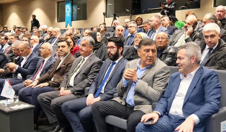 Etkinliğe, Balıkesir Protokolünün yanı sıra İzmir Demokrasi Üniversitesi Rektörü Prof. Dr. Bedriye Tunçsiper, Basın İlan Kurumu Genel Müdürü Cavit Erkılınç da katıldı. 