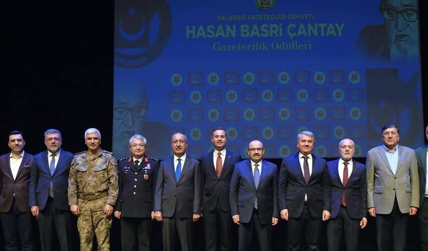 ilimizin marka değerini artırma yolundaki çabaları nedeniyle Balıkesir Valisi İsmail Ustaoğlu, Balıkesir Büyükşehir Başkanı Ahmet Akın, Basın İlan Kurumu Genel Müdürü Cavit Erkılınç, Balıkesir İl Jandarma Komutanı Tümgeneral Nurettin Alkan, Balıkesir İl Emniyet Müdürü Hasan Yiğit, Kepsut Belediye Başkanı İsmail Cankul, Balıkesir Ticaret Odası Başkanı Rahmi Kula ve Balıkesir Ticaret Borsası Başkanı Mehmet Çetin'e Balıkesir Gazeteciler Cemiyeti Yönetim Kurulu üyeleri tarafından onur ödülleri takdim edildi.