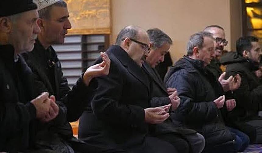 VALİ USTAOĞLU’NDAN BERAT KANDİLİ MESAJI