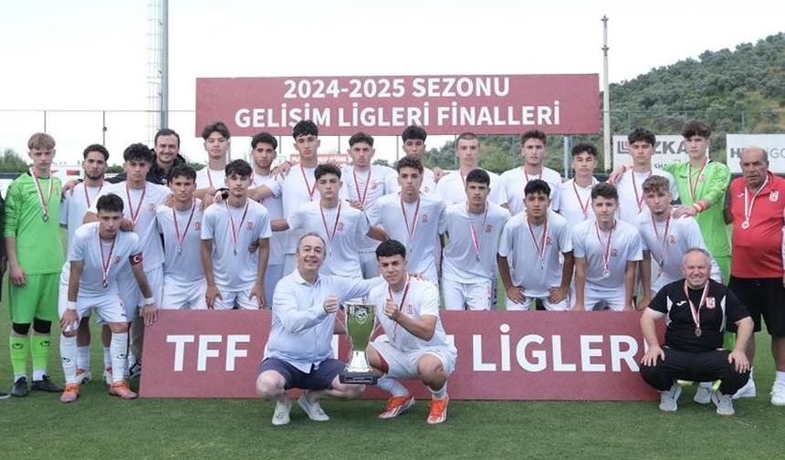 Balıkesirspor'un gençleri Türkiye ikincisi
