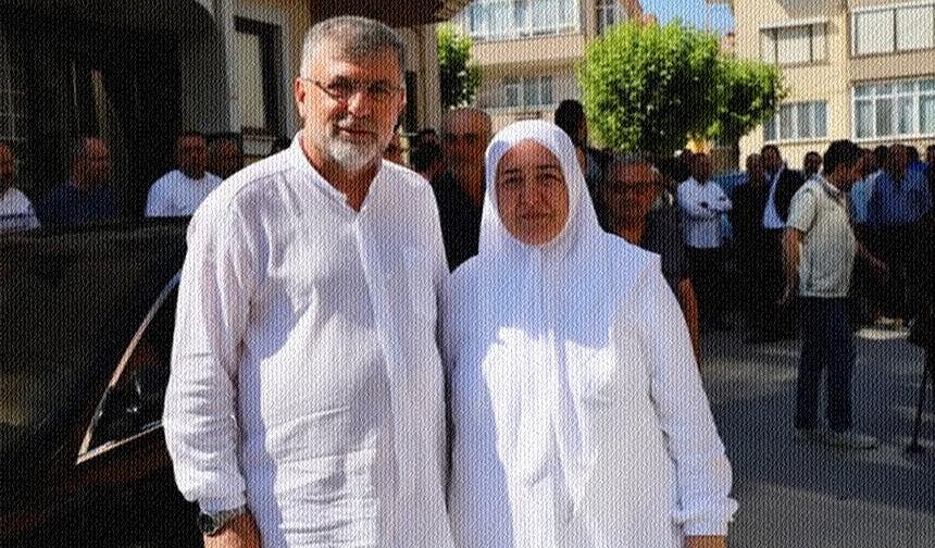 Başkan İsmail Cankul eşiyle birlikte Hacca gitti