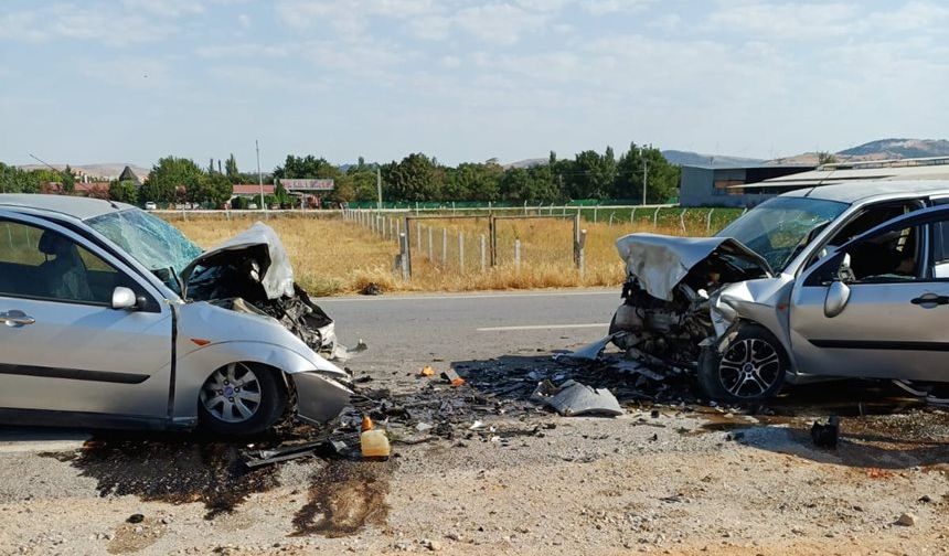 Balıkesir'de kaza. Kafa kafaya çarpıştılar: 1 ölü