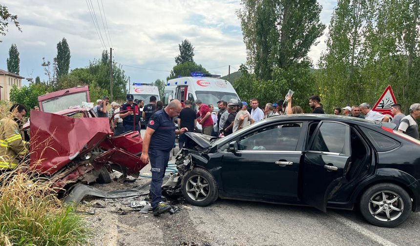Balıkesir'de trafik kazası: 2 can kaybı var