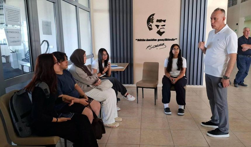 Balıkesir'de öğrencilere yurt kapısında sıcak karşılama