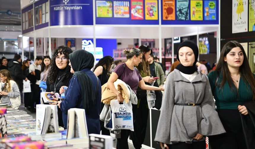 Balıkesir Kitap Fuarı’na ilk 2 günde 35 bin ziyaretçi