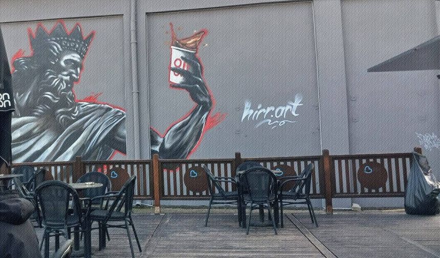 ONON Kafe’deki Poseidon Çizimi tepki çekti