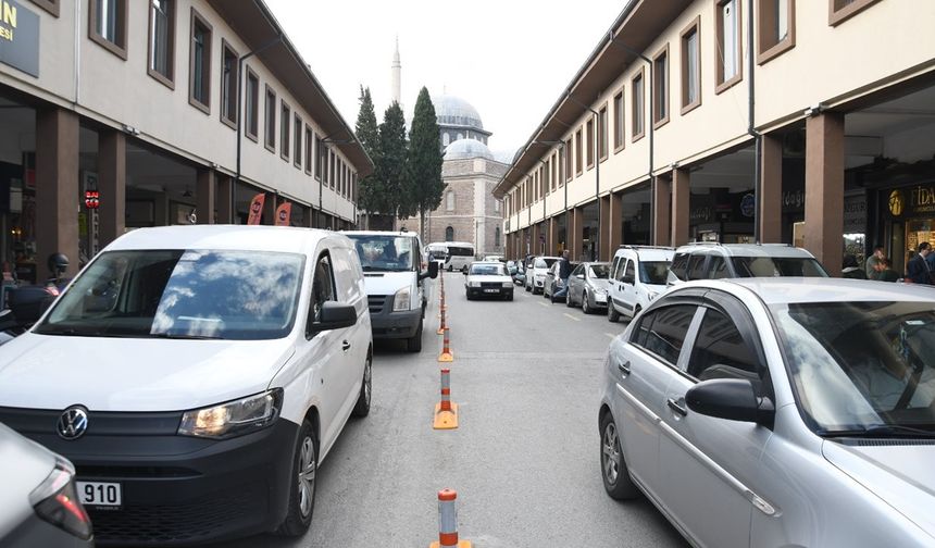 Balıkesir çarşıda çifte park sorununa neşter
