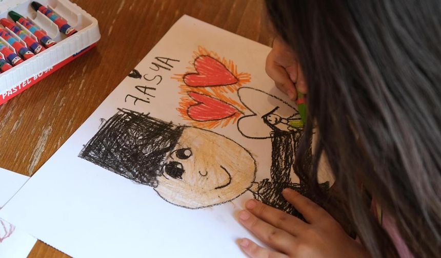 Altıeylül'de çocuklar hayalindeki Atatürk'ü resmetti