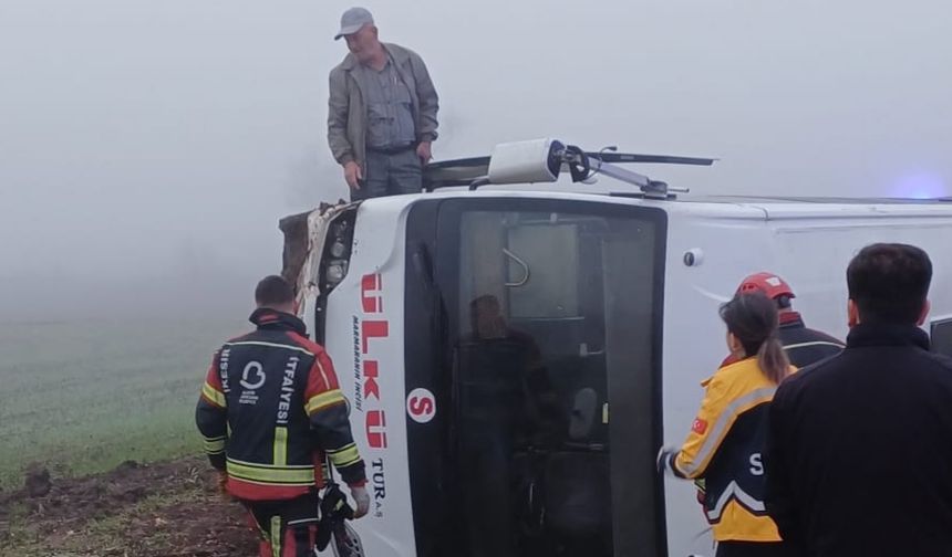 Balıkesir'de öğrenci servisi devrildi: 8 yaralı