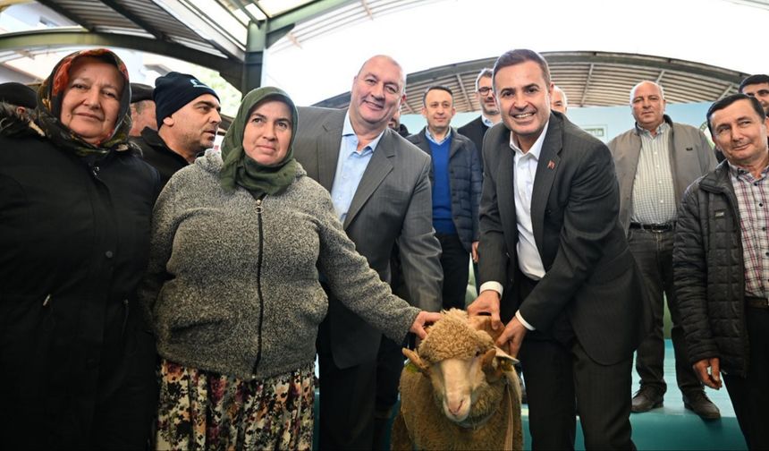 Bigadiçli üreticinin yüzünü Başkan Akın güldürdü