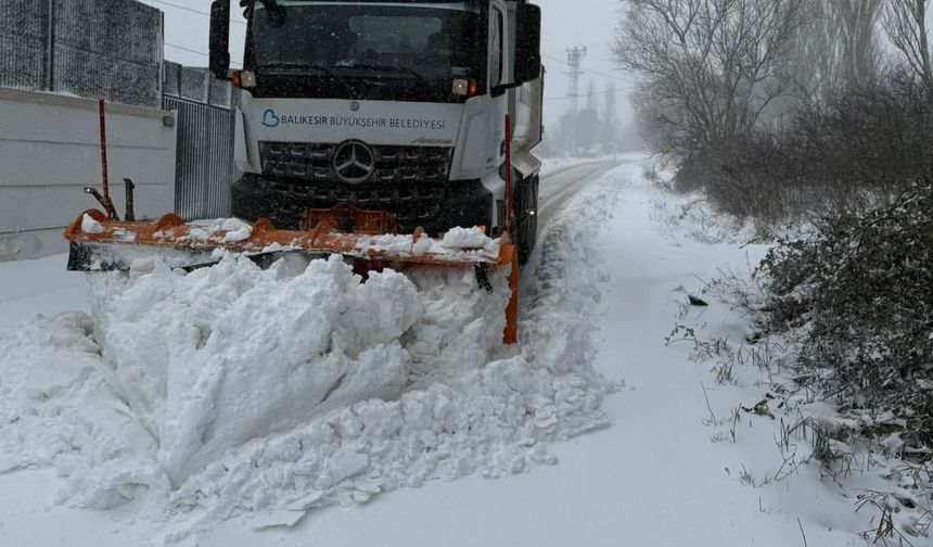 Balıkesir Büyükşehir Karla Mücadele Ekibi Sahada