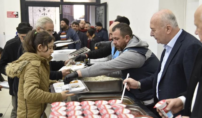 Dursunbey’de Gönülleri Isıtan İftar Sofrası