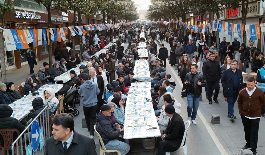 Balıkesir Millî Kuvvetler’de 10 Bin Kişilik Dev İftar