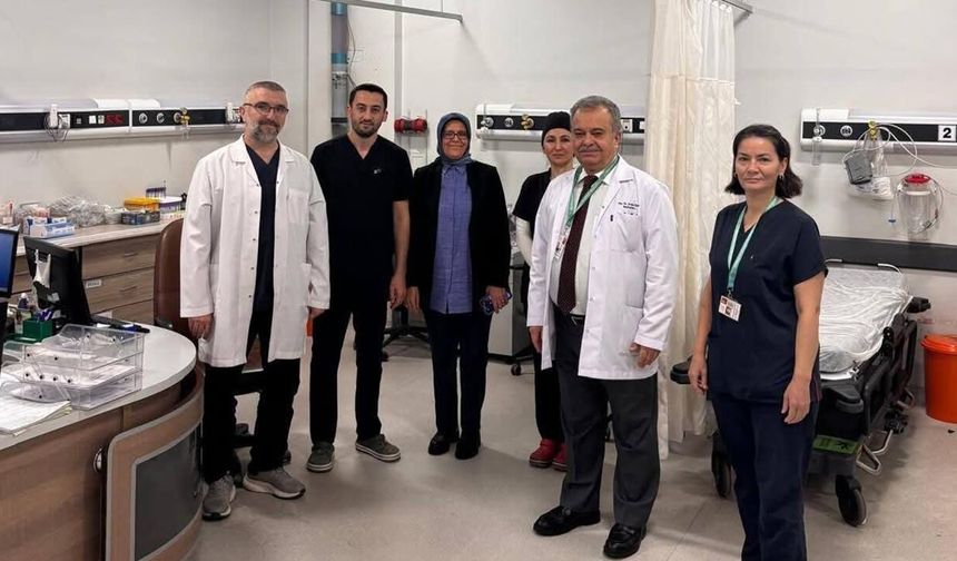 Bayram namazını kıldı, soluğu personelinin yanında aldı