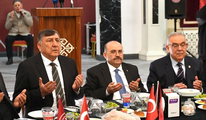 Birlik Sofrası.. Ticaret Borsası iftarında geniş katılım