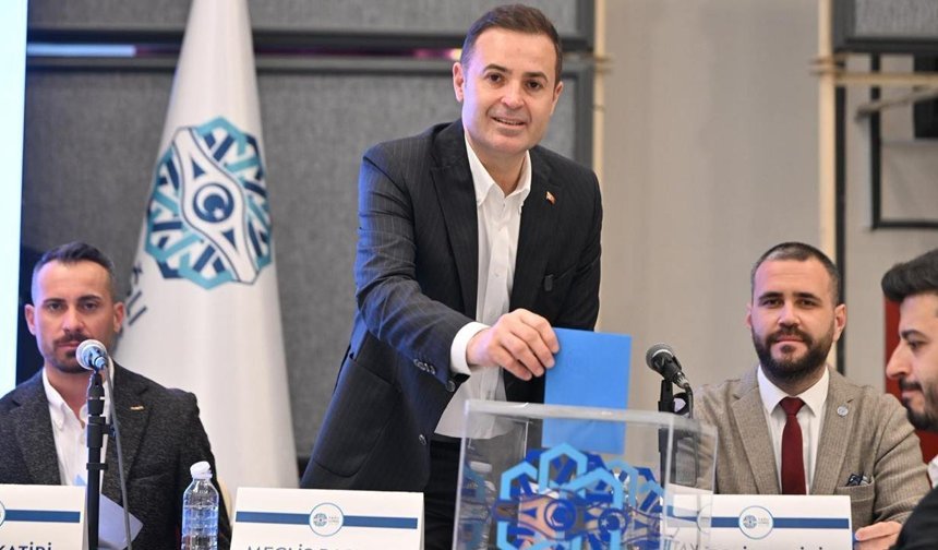 Yağlı Güreş Birliği Başkanı Ahmet Akın, güven tazeledi