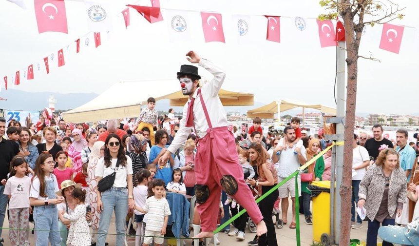 BURHANİYE’DE 23 NİSAN RUHUNA YAKIŞIR KUTLAMA