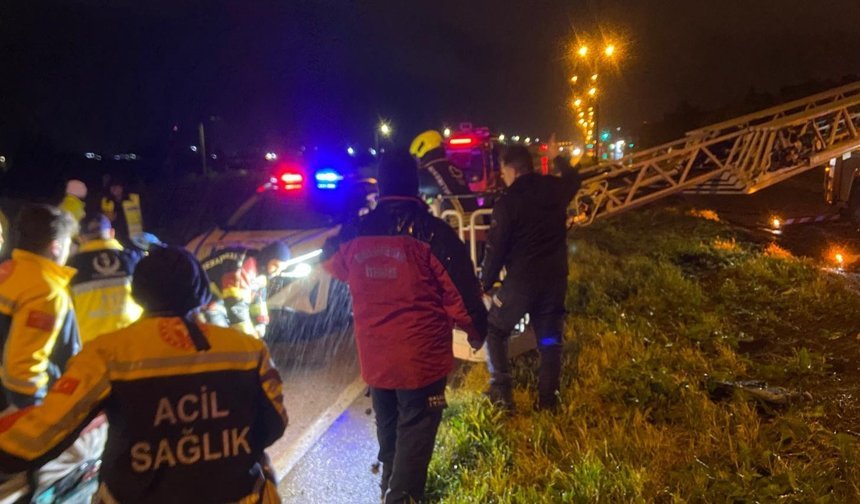 OTOBÜS DEVRİLDİ: 3 ÖLÜ, 26 YARALI