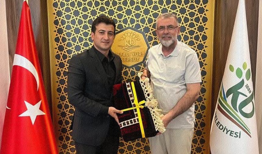 Vefalı Yurt Kepsut'tan Kaymakam Çetin'e veda