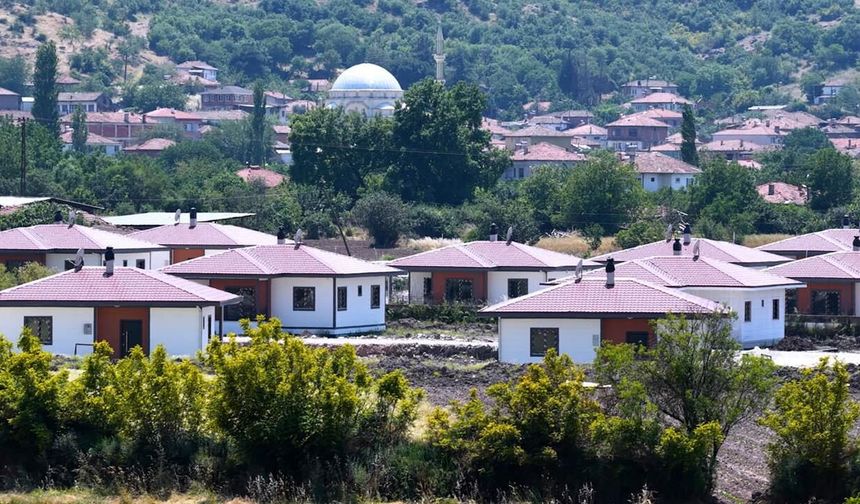 6.1'LİK DEPREMİN YARALARI 10 AYDA SARILDI