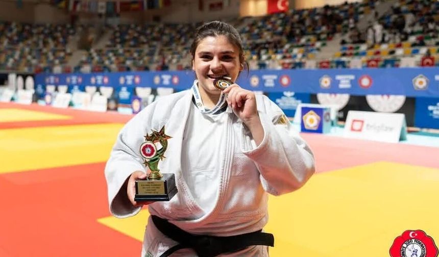 Tatamide Avrupa Fethi: Yağmur Korkmaz Şampiyon