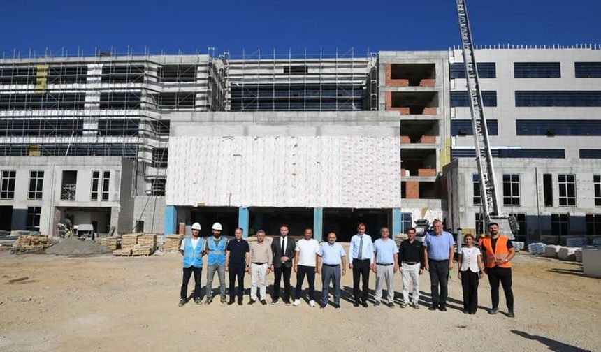 Vali İsmail Ustaoğlu Edremit Yeni Devlet Hastanesi İnşaatını İnceledi