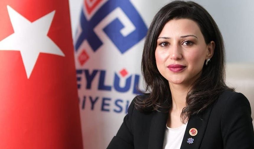 Altıeylül'de Zeynep Ekinci CHP'den istifa etti