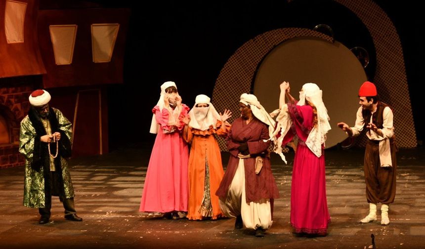 Balıkesir Şehir Tiyatrosu İlk Günden İzdiham Yarattı