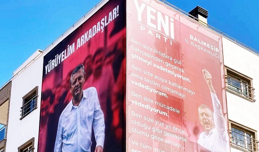 Yeni Parti İl Binasına "Yürüyelim Arkadaşlar" giydirmesi