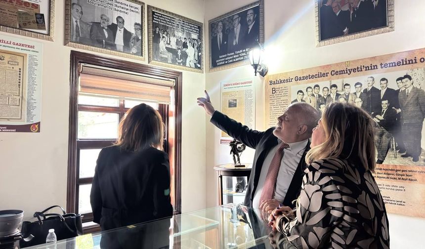 İGC Başkanı Gappi’ye 138 Yıllık Tarihi Hediye